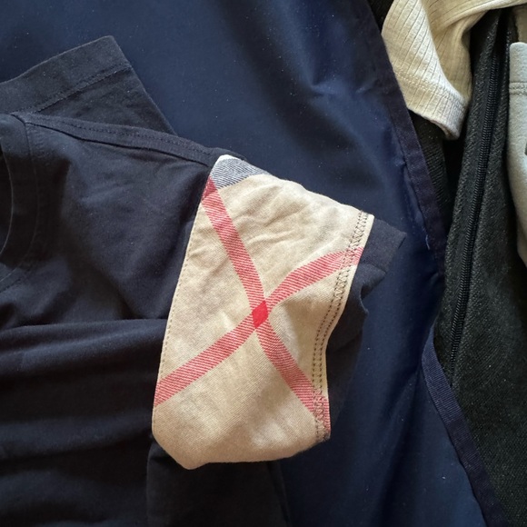 Burberry navy t shirt small - Picture 10 of 11